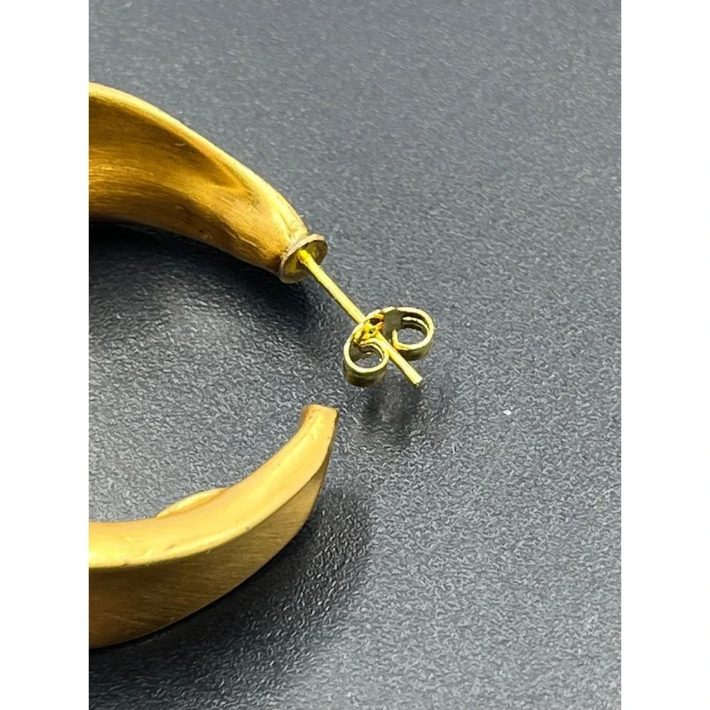 Kenneth Lane KJL Vintage Gold Tone Wider Hoop Clip on Earring  * Single - Picture 5 of 13